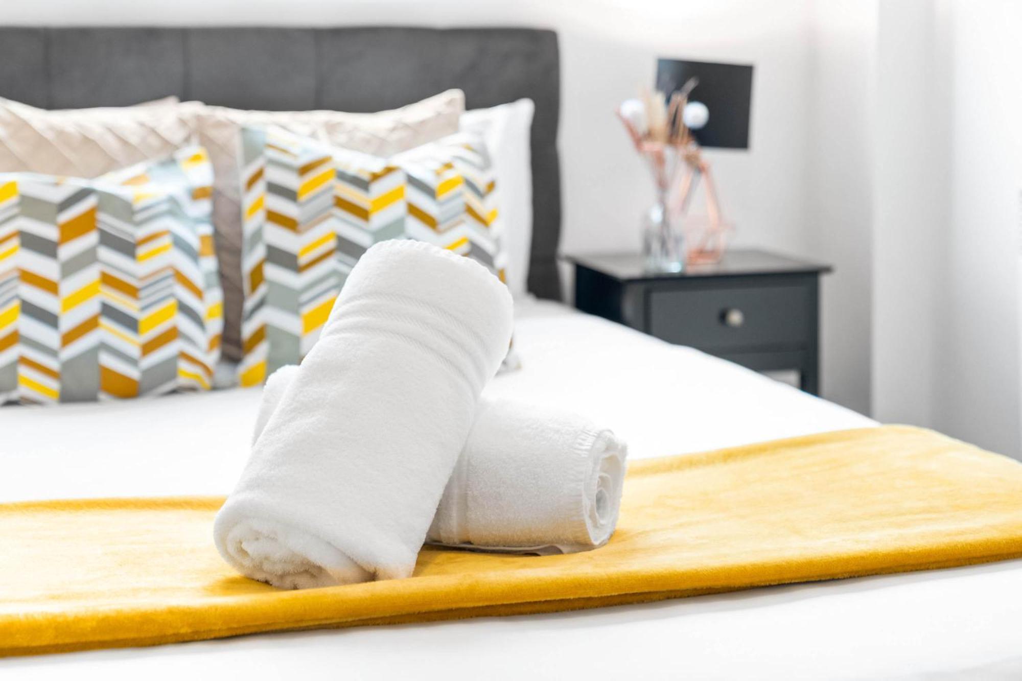 Apartment Large Centre - Balcony - Free Wifi & Netflix 85s