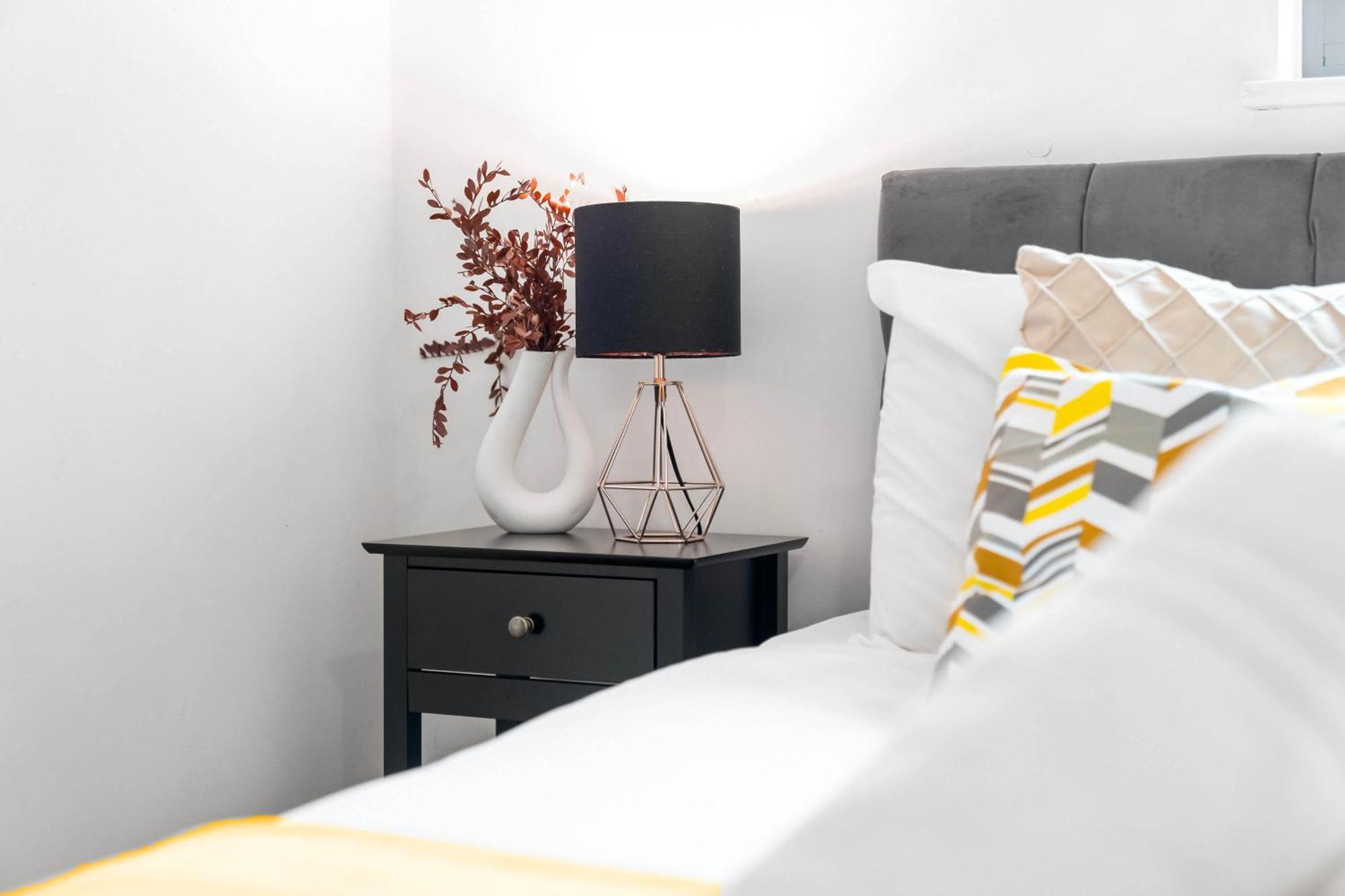 Large Centre - Balcony - Free Wifi & Netflix 85s Apartment Birmingham